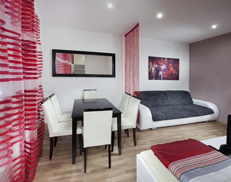 Apartments Kopecna With Parking Бърно Стая снимка