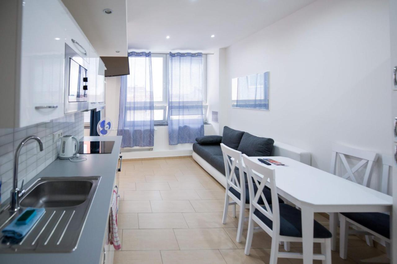 Apartments Kopecna With Parking Бърно Екстериор снимка