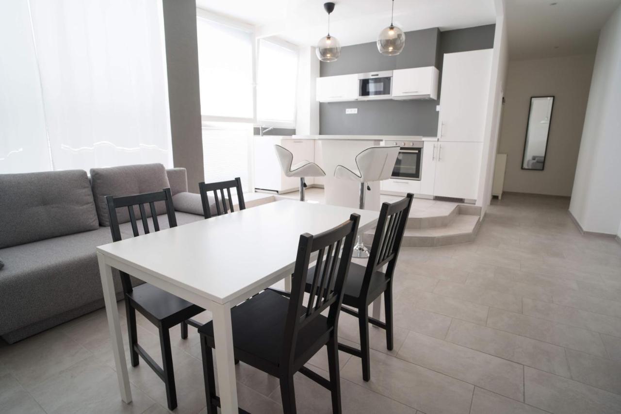 Apartments Kopecna With Parking Бърно Екстериор снимка
