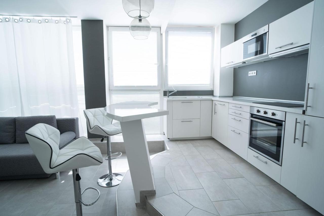 Apartments Kopecna With Parking Бърно Екстериор снимка