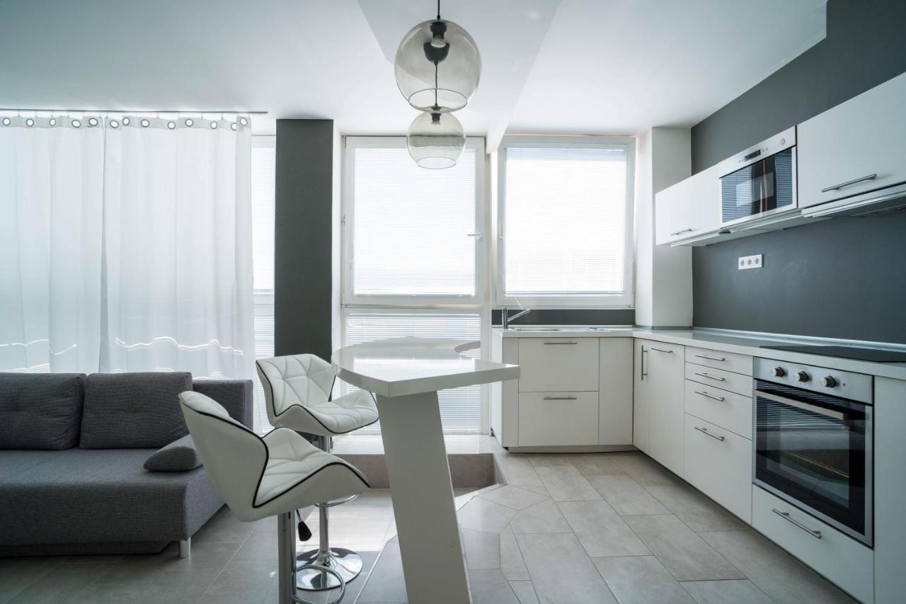 Apartments Kopecna With Parking Бърно Екстериор снимка