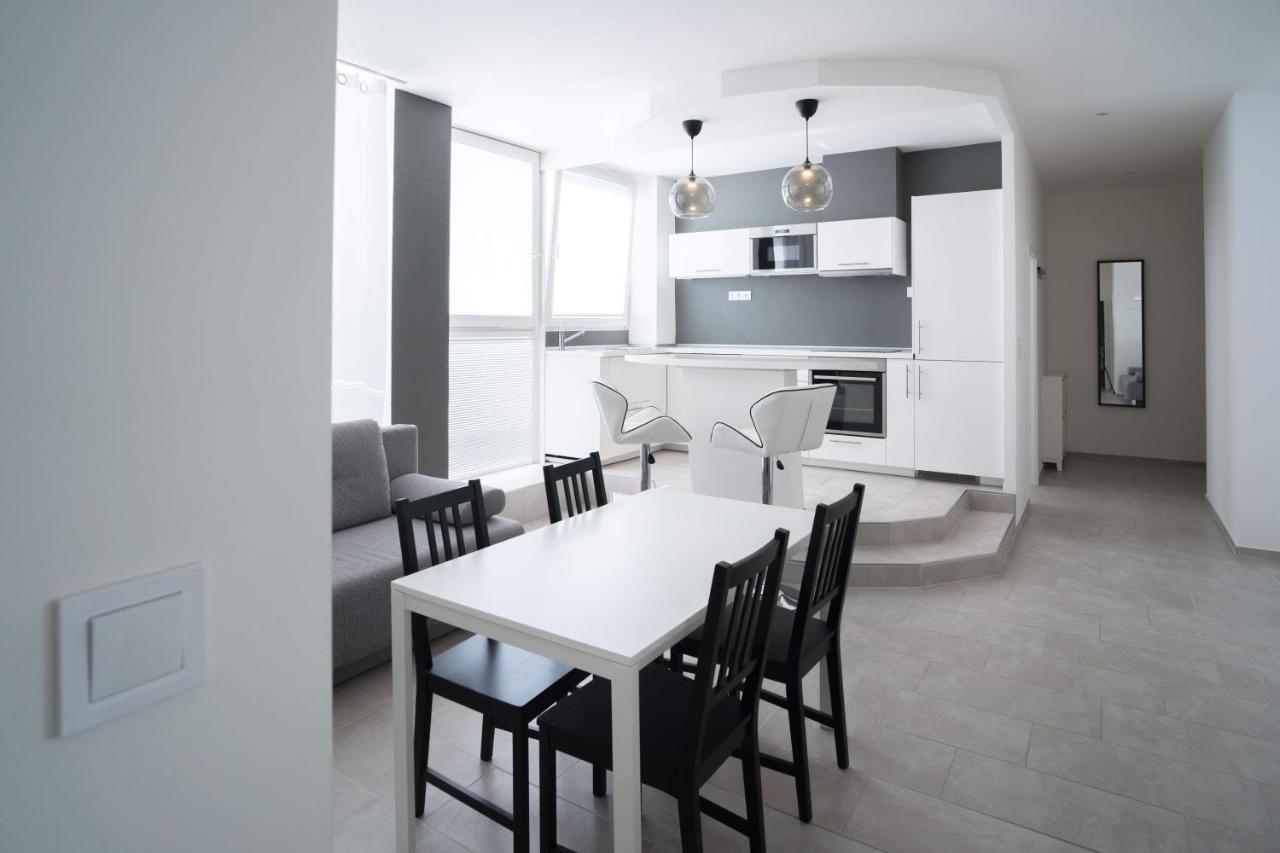 Apartments Kopecna With Parking Бърно Екстериор снимка